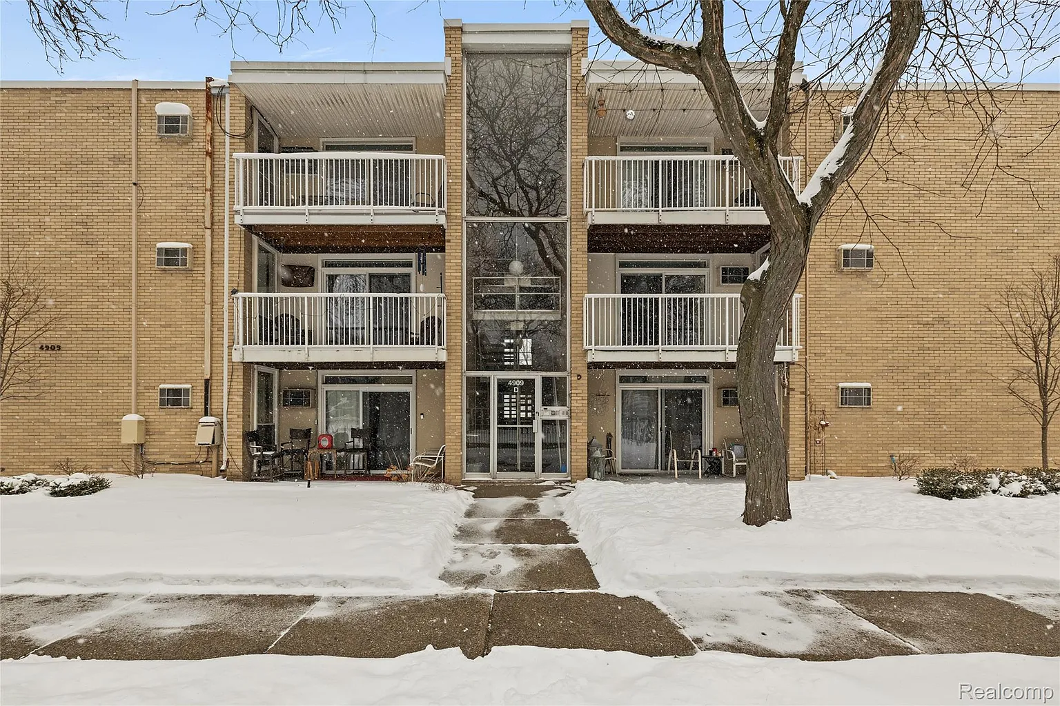 4909 Crooks Rd APT D6 photo 1