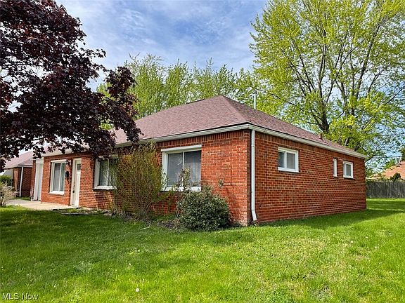 2nd image of 750 Hemlock Dr