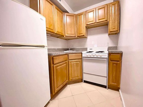 4th image of 332 W 89th St #1A