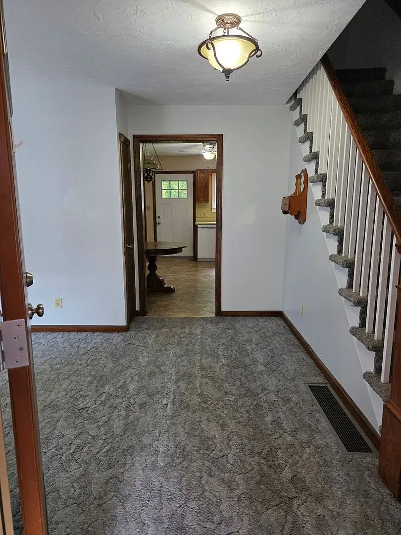 Charming 3BR Duplex in South Barre — Photo 4