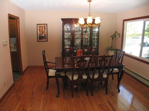 4th image of 22 Fairmount Dr