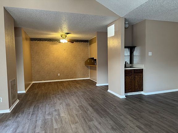 4th image of 440 W Pine Ave