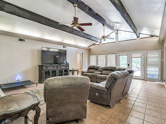 4th image of 1706 Iroquois Dr