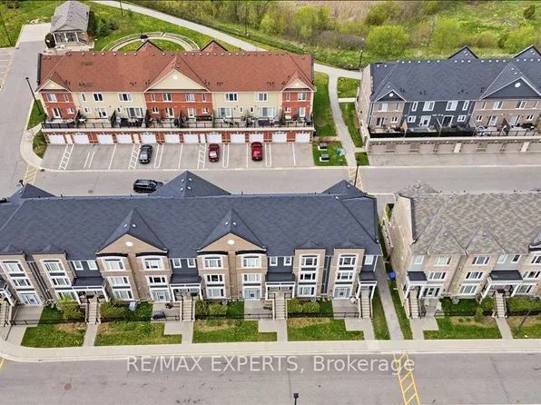 250 Sunny Meadow Blvd #218, Brampton, ON L6R 3Y7