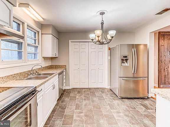 2nd image of 29977 Hickory Dr