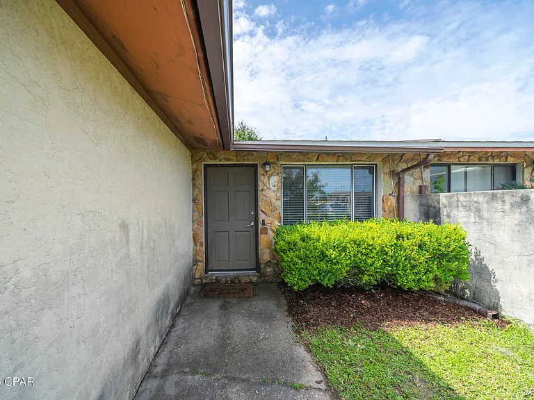 1125 Bradley Cir — Photo 4