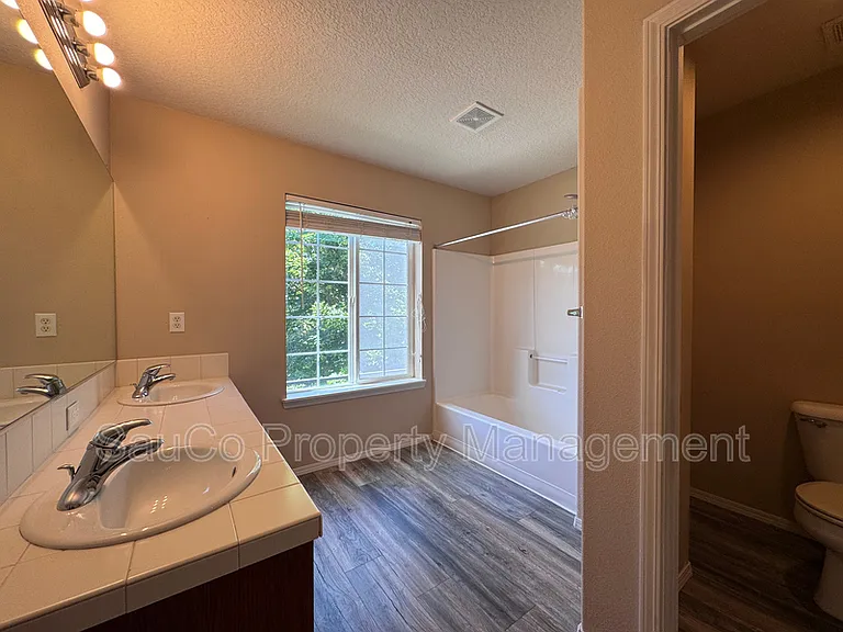 948 SE Elina Ave — Photo 18