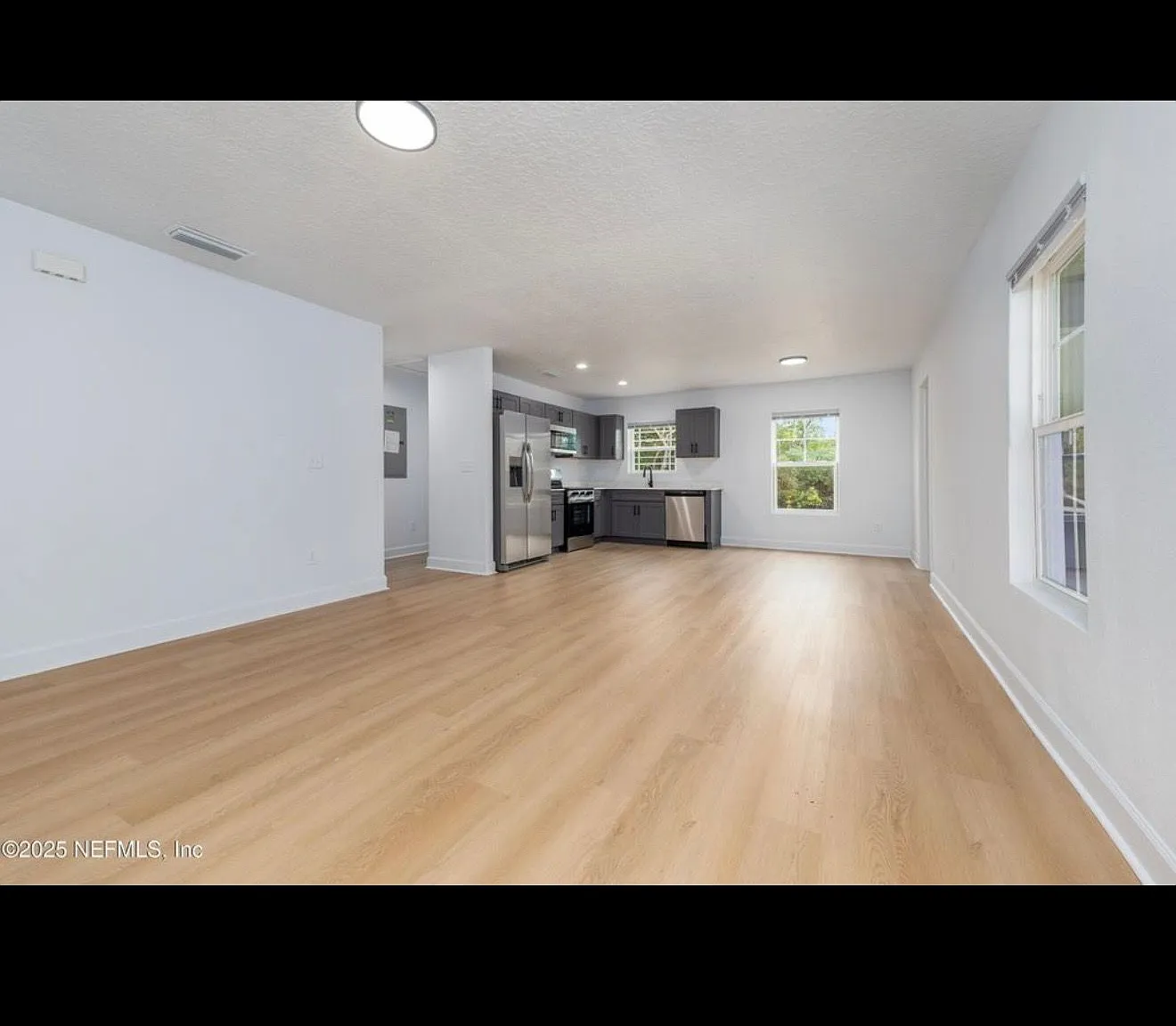 3 bed, 2.0 bath, 1227 sqft, $1,750 — Photo 2