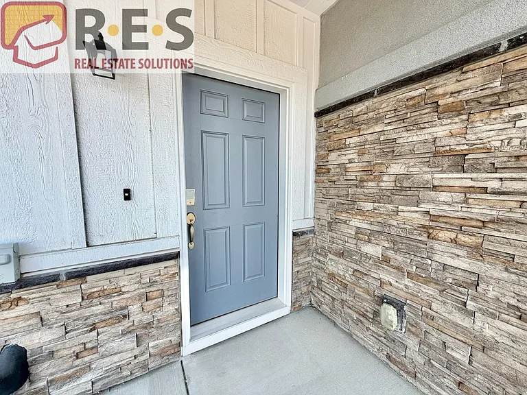3659 Levy Park Dr — Photo 2