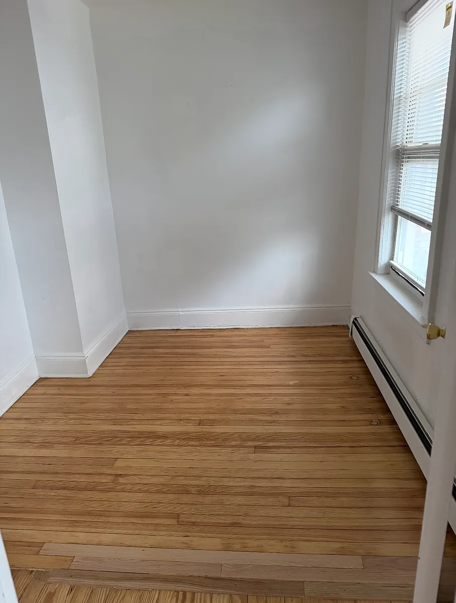 Building Photo - 46 61/65 156th St #2F