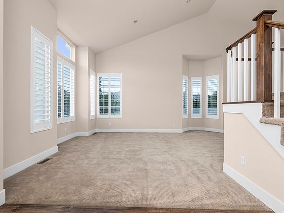 5th image of 3042 N Crest Dr