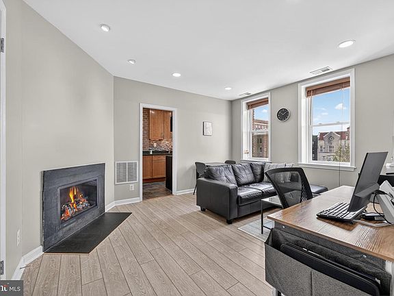 3rd image of 2001 16th St NW APT 307