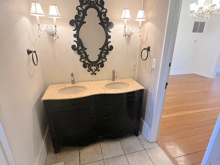703 Manzanita Ave — Photo 14