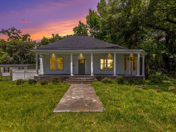 724 Peake St, Holly Hill, SC 29059