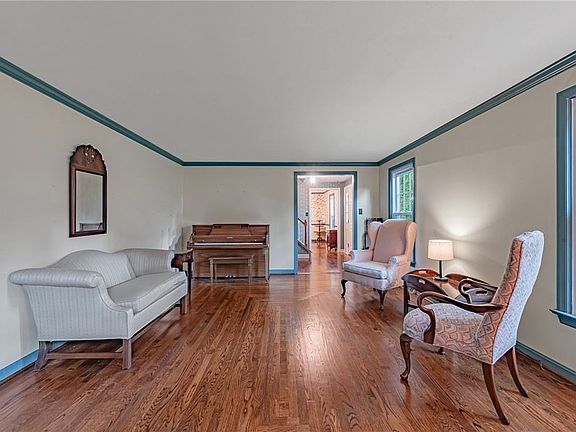 4th image of 1709 Hathaway Ln
