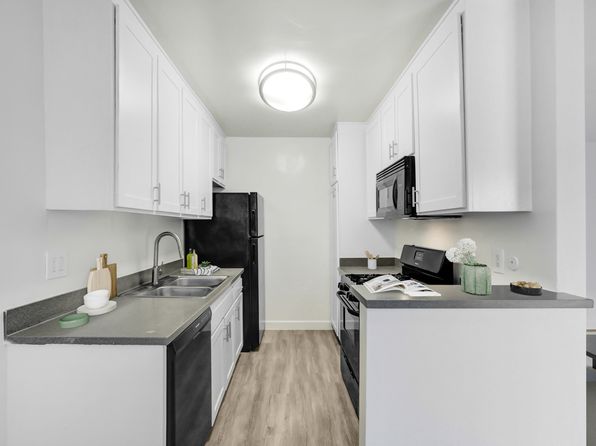 5919-5931 Reseda Blvd #36