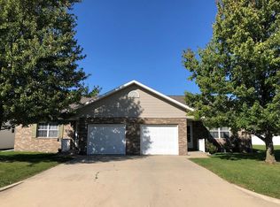 710-712 W Elm St, Hoopeston, IL 60942