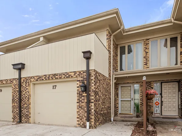 17 Sorrento Dr, Palos Heights, IL 60463