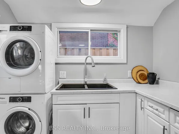297 Sherbrooke St, Peterborough, ON K9J 2N7