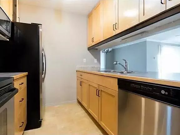 3rd image of 200 Richard St #525