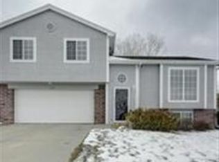 1109 Shawnee Rd, Papillion, NE 68046