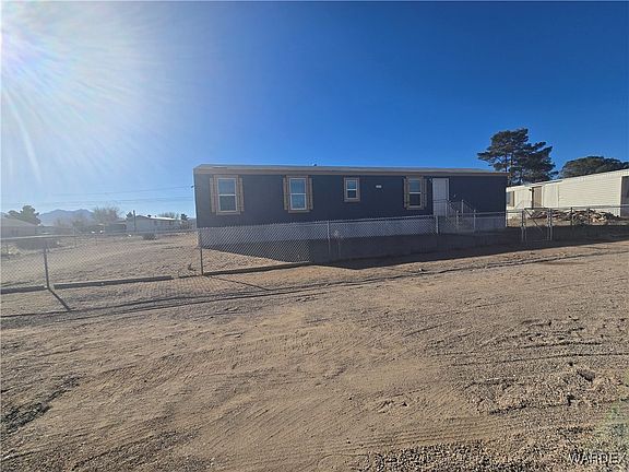 3rd image of 2400 E Leroy Avenue