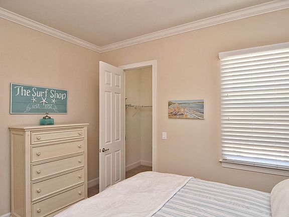 4th image of 10331 Glastonbury Cir APT 202