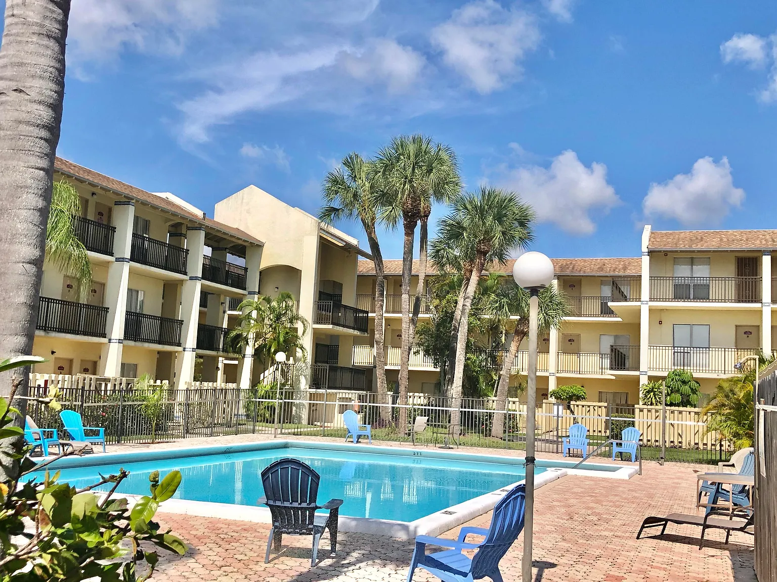 2 bed, 1.0 bath, 800 sqft, $1,750 — Photo 1