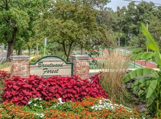 1690 E Swan Cir, Saint Louis, MO 63144