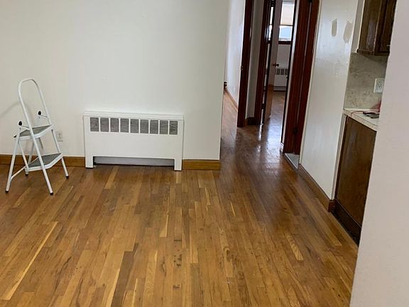 3rd image of 2568 Yates Ave #1