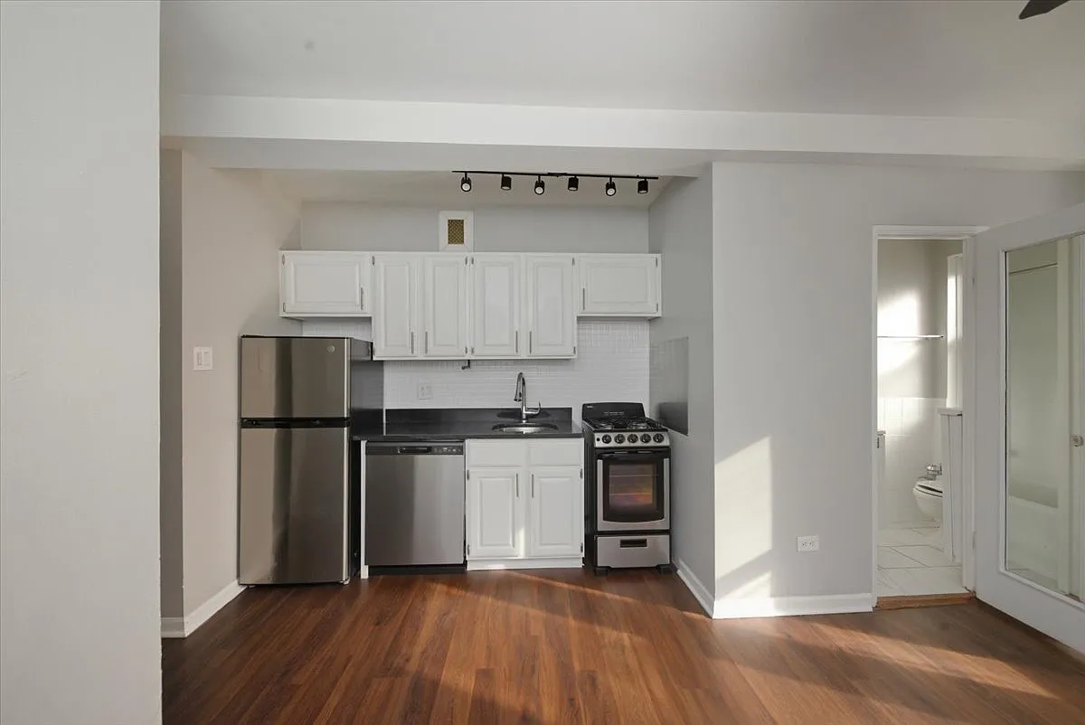 Studio, 281 sqft, $2,050 — Photo 1