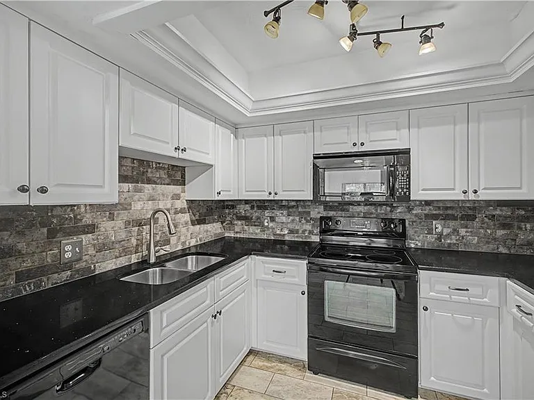 908 Augusta Blvd #A-907 — Photo 7