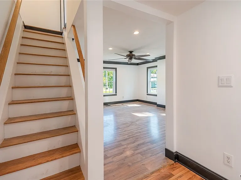 8403 Gaskin Rd — Photo 23