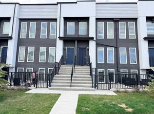 450 S Seton Cir SE, Calgary, AB T3M3Y1