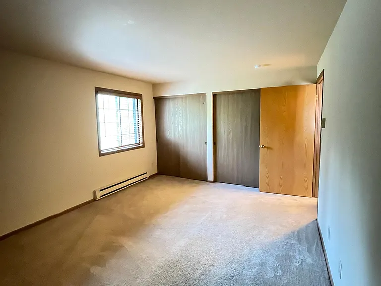 225 E Market St — Photo 13