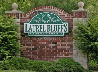 1527 Laurel Bluffs Dr, Hazelwood, MO 63042