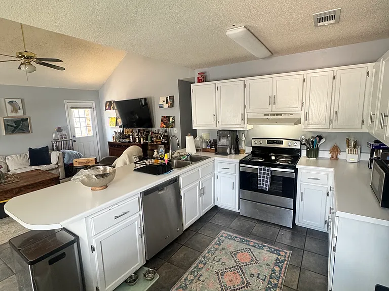 122 Creekwood Dr — Photo 4