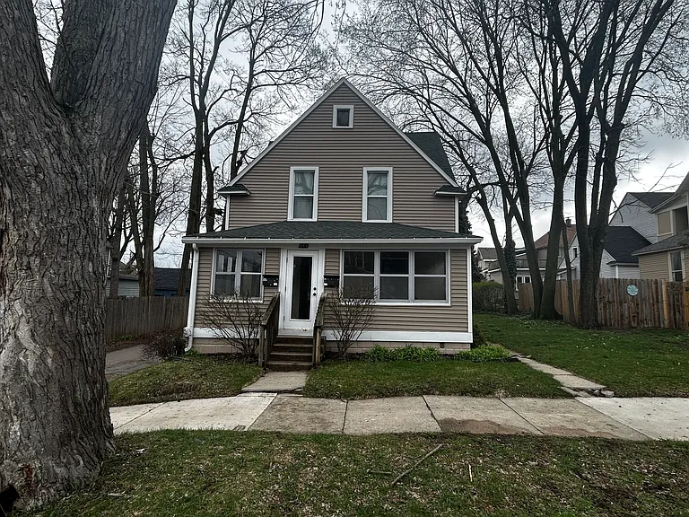 344 Houseman Ave NE #2 — Photo 1