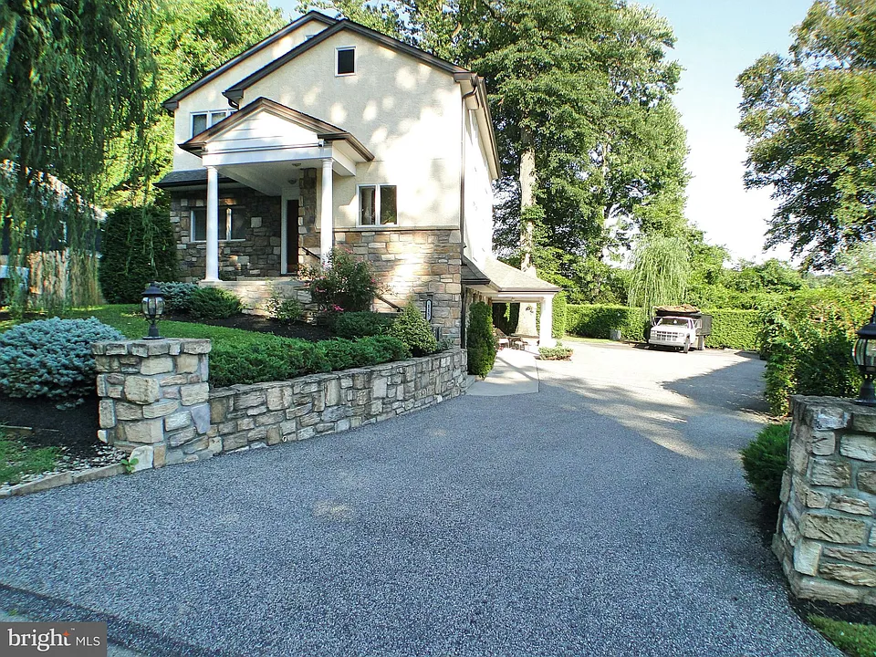 115 Morton Ave #1