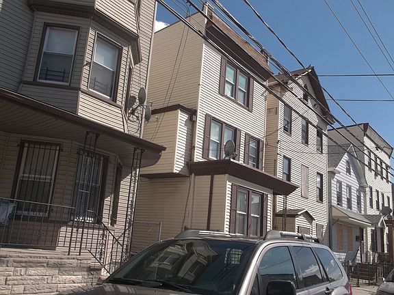2nd image of 105 Highland Ave