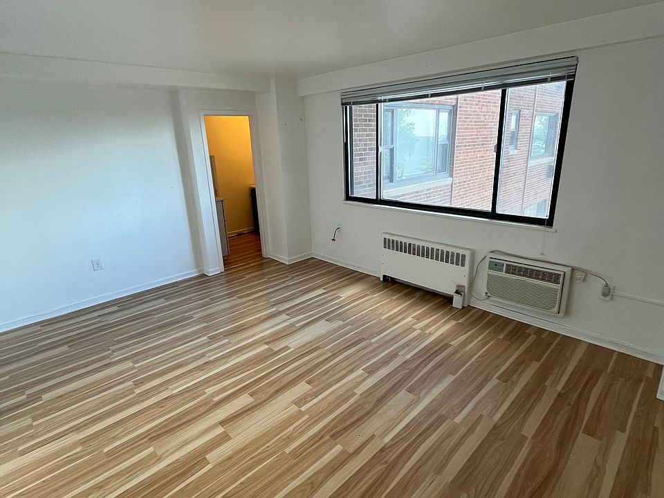 1st image of 11720 Edgewater Dr APT 510