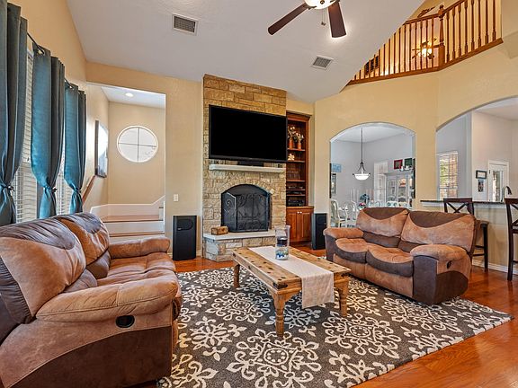 4th image of 1206 Skyline Dr