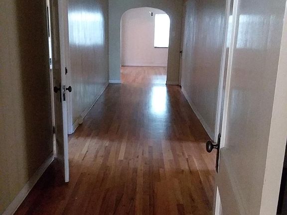 4th image of 318 Van Buren St
