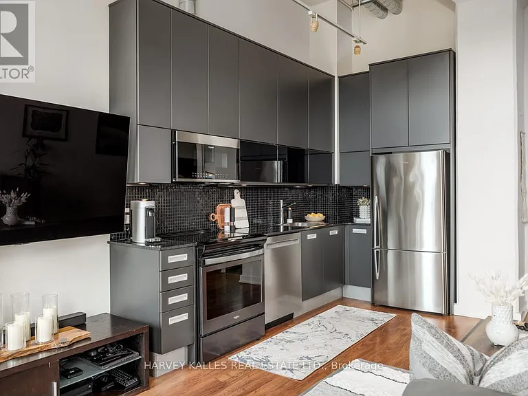 380 Macpherson Ave #441 — Photo 11