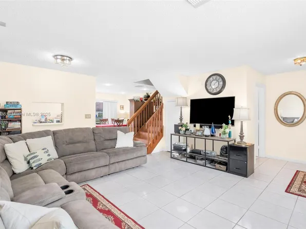 1463 Sussex Dr, North Lauderdale, FL 33068
