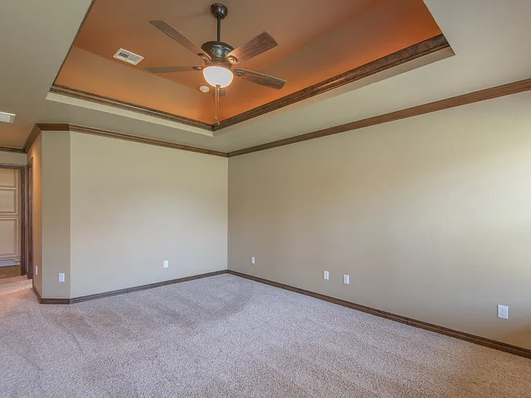 701 Lindsey Ln — Photo 18