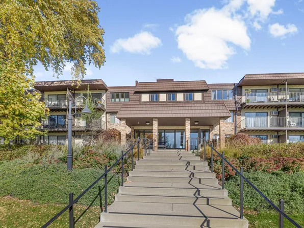 205 Barry Ave S APT 210, Wayzata, MN 55391
