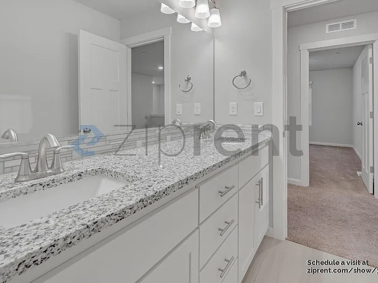 6460 N 89th Ave — Photo 21