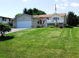 62 Delburne Dr, Davis, IL 61019