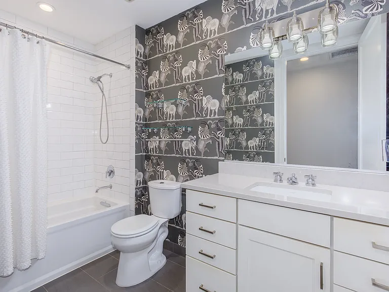 901 D St NE #1 — Photo 8